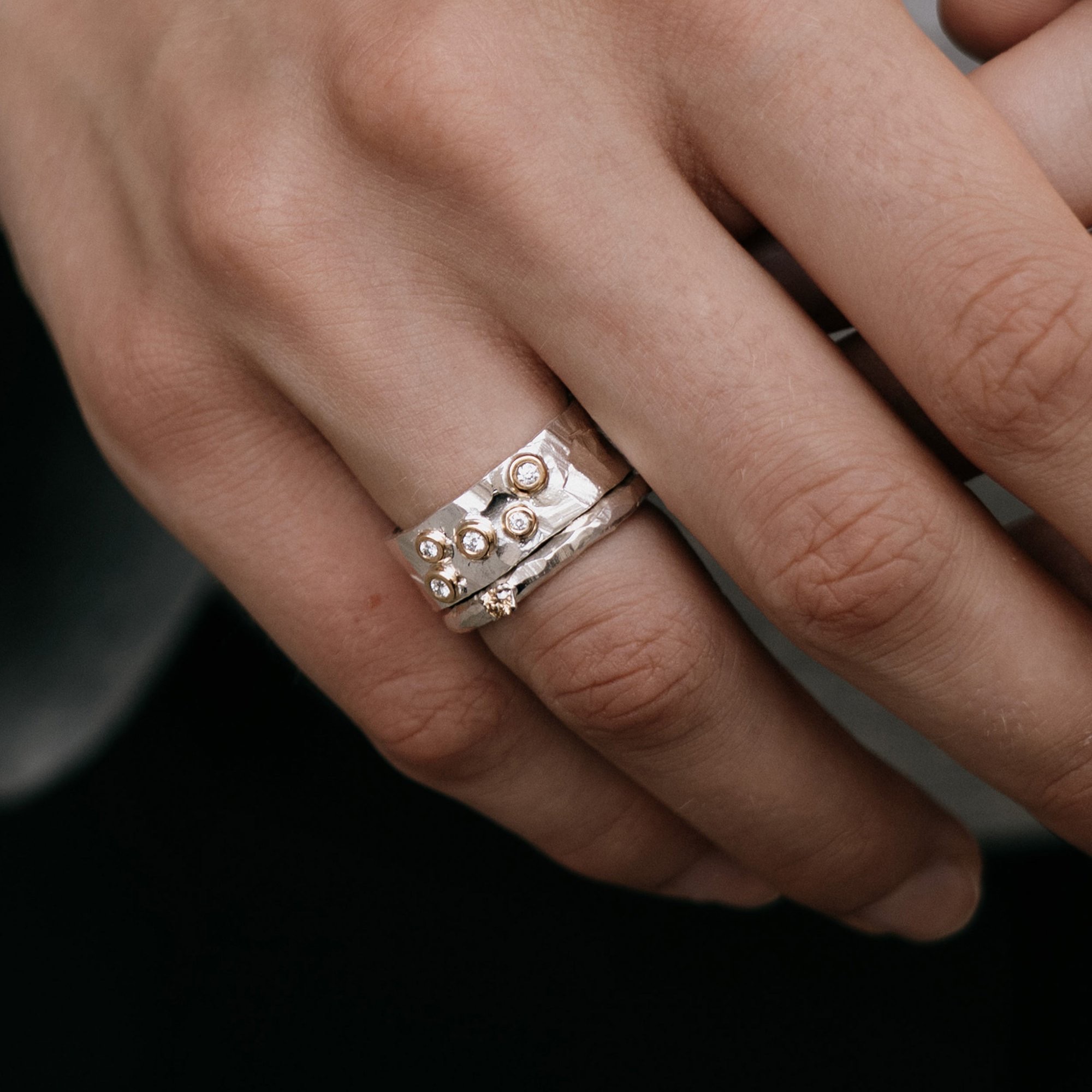 Ringo diamond - ring in silver and 18k yellow gold with 0,09ct diamond (3x0,02 + 2x0,015), 8 mm.